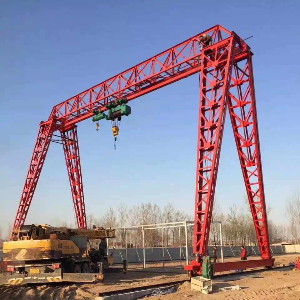 新疆天业集团对施工现场塔吊、起重机、行吊等特种筑设举行安闲隐患反省